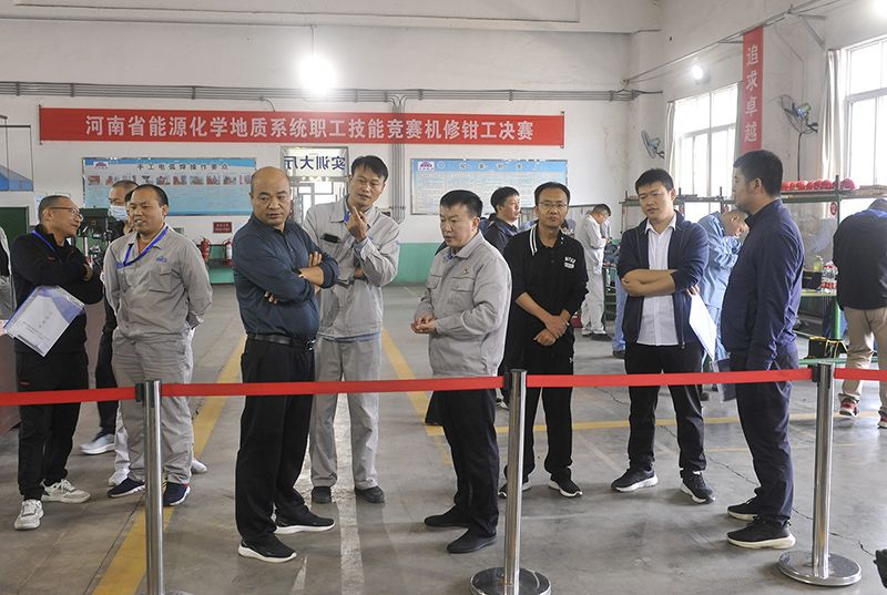 河南省能源化学地质系统职工职业技能竞赛机修钳工决赛在濮阳园区成功举办 ——濮阳园区包揽个人前四名，获团体第一名