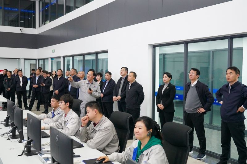 全省制造业数字化转型观摩组到尊龙凯时人生就是搏考察观摩