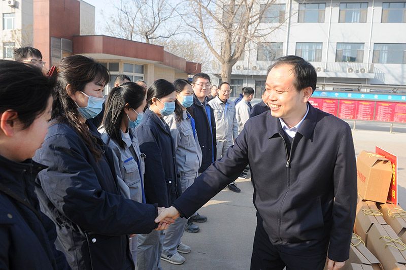 张五星到尊龙凯时人生就是搏开展节前走访慰问